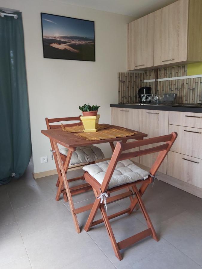 Location Meublee - Les Avirons Apartment Bagian luar foto